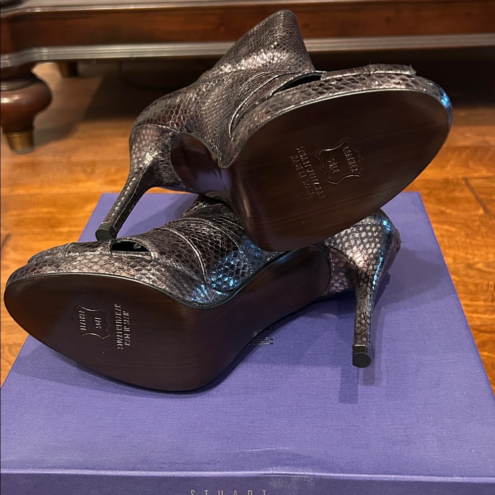 Stuart Weitzman - Gunmetal Snakeskin Platform Open-toe Bootie. Size 9 NWT - Picture 5 of 7